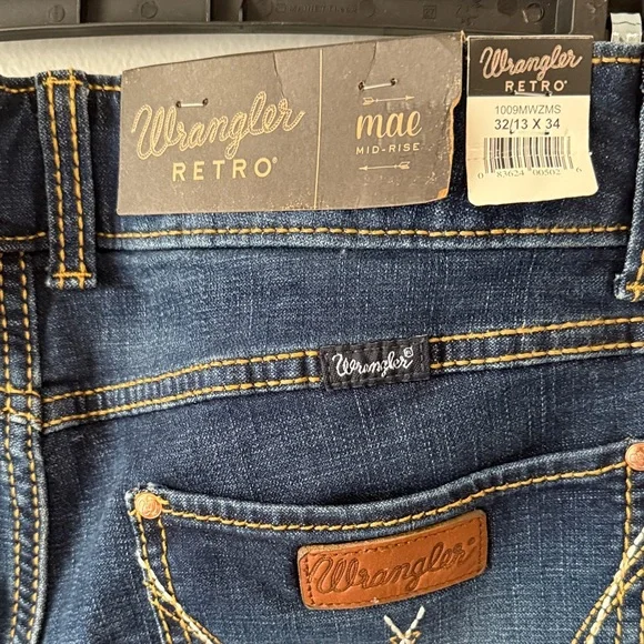 Women's Mid-RiseWrangler Jeans - Picture 5 of 6
